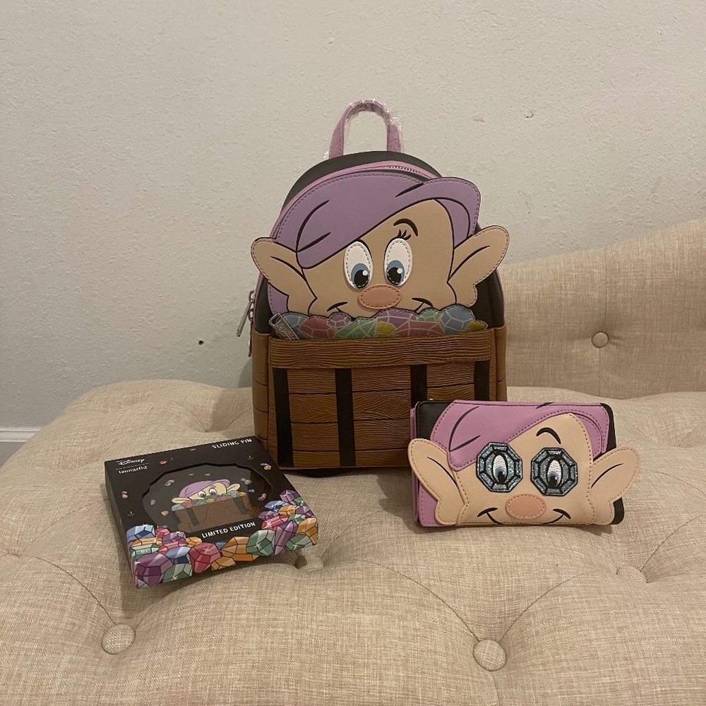 Loungefly Disney Dopey Backpack Wallet Pin New